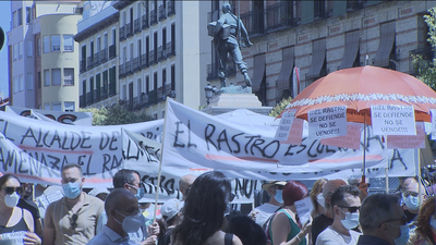 Los comerciantes del Rastro protestan contra el plan de Almeida para su reapertura