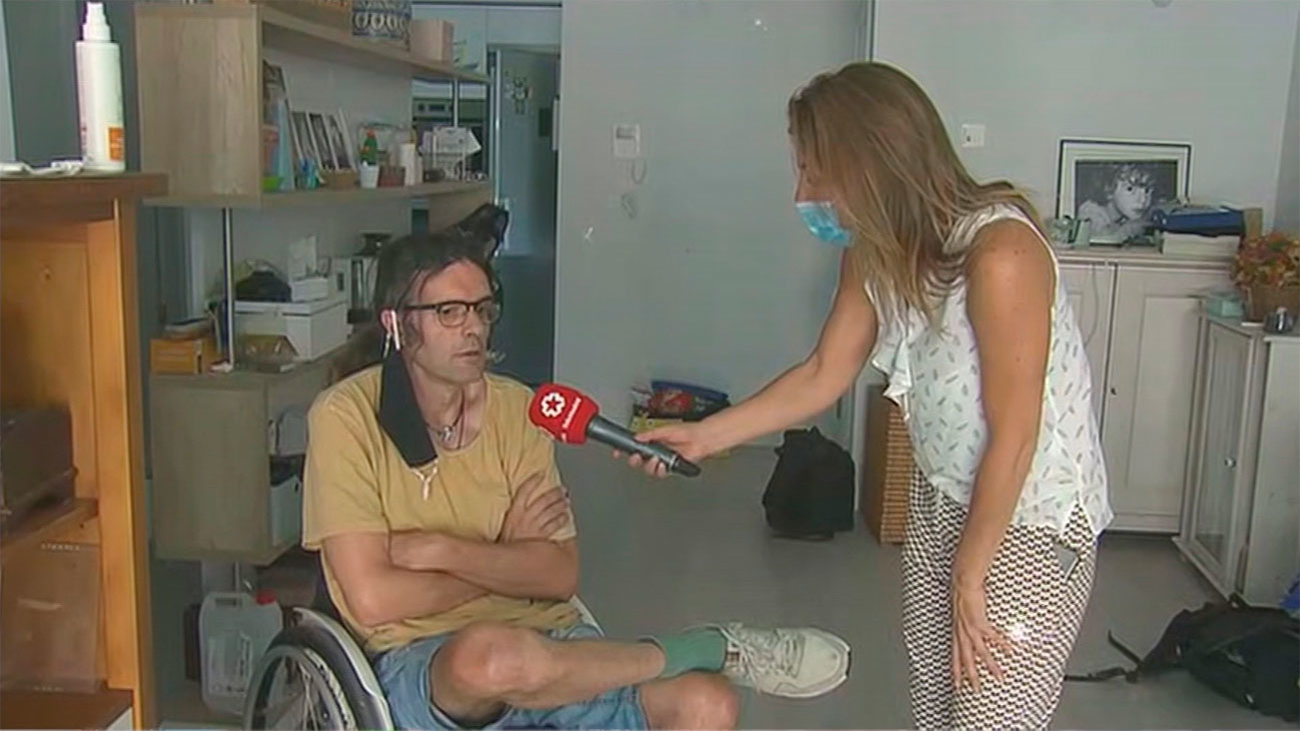 Juan está atrapado en su nueva casa de Parla, en silla de ruedas y sin ascensor