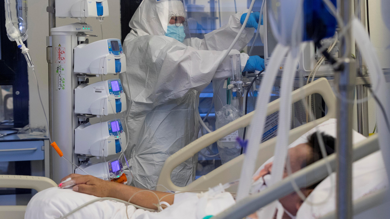 Los sanitarios suspenden la gestión política de la pandemia