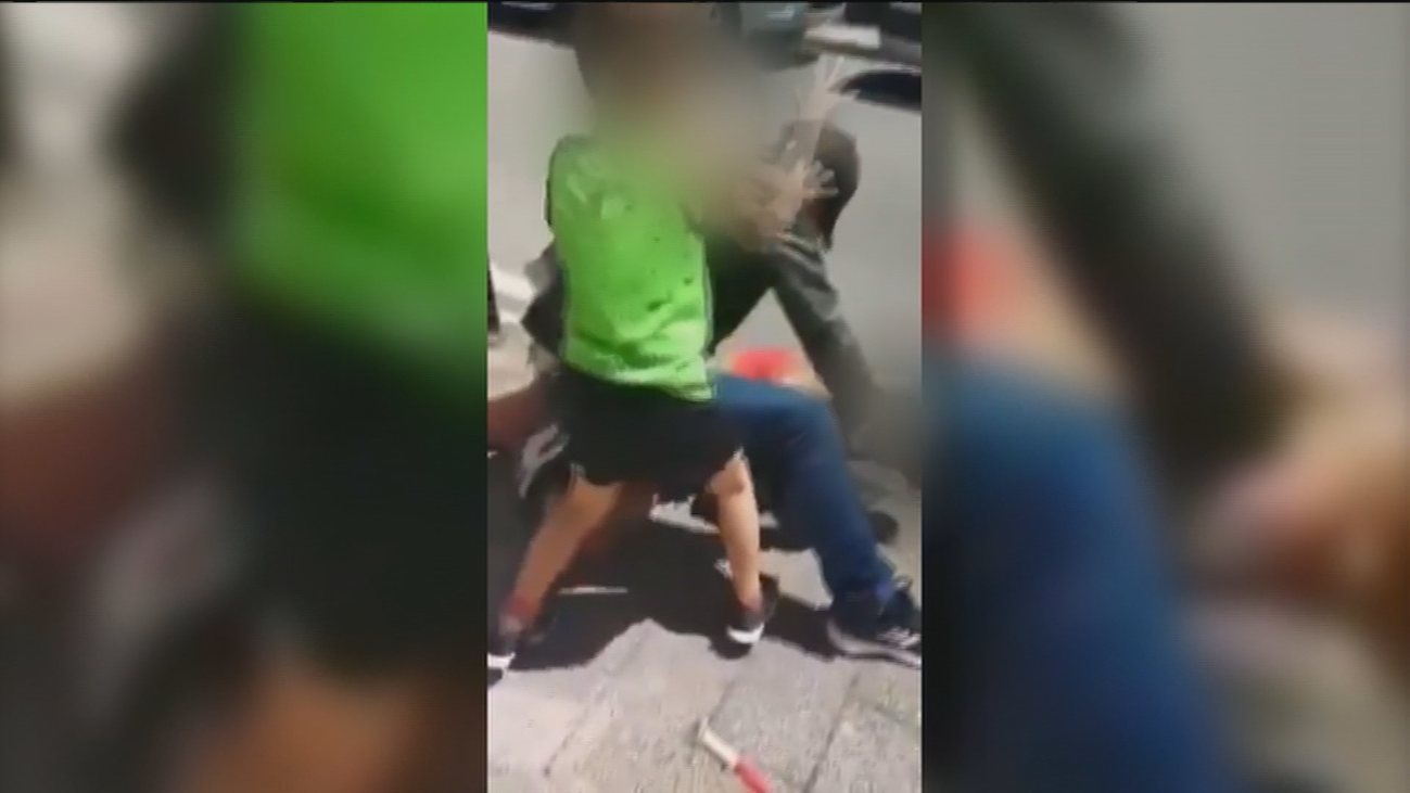 Detenido tras acuchillar en Eibar a su pareja en plena calle y delante de su hijo de 4 años