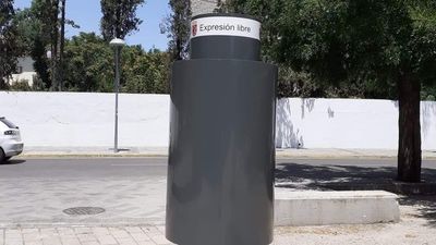 Pinto instala columnas de expresión libre para que sus vecinos pongan anuncios