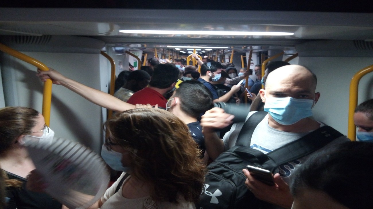 Vagón del metro en Conde Casal