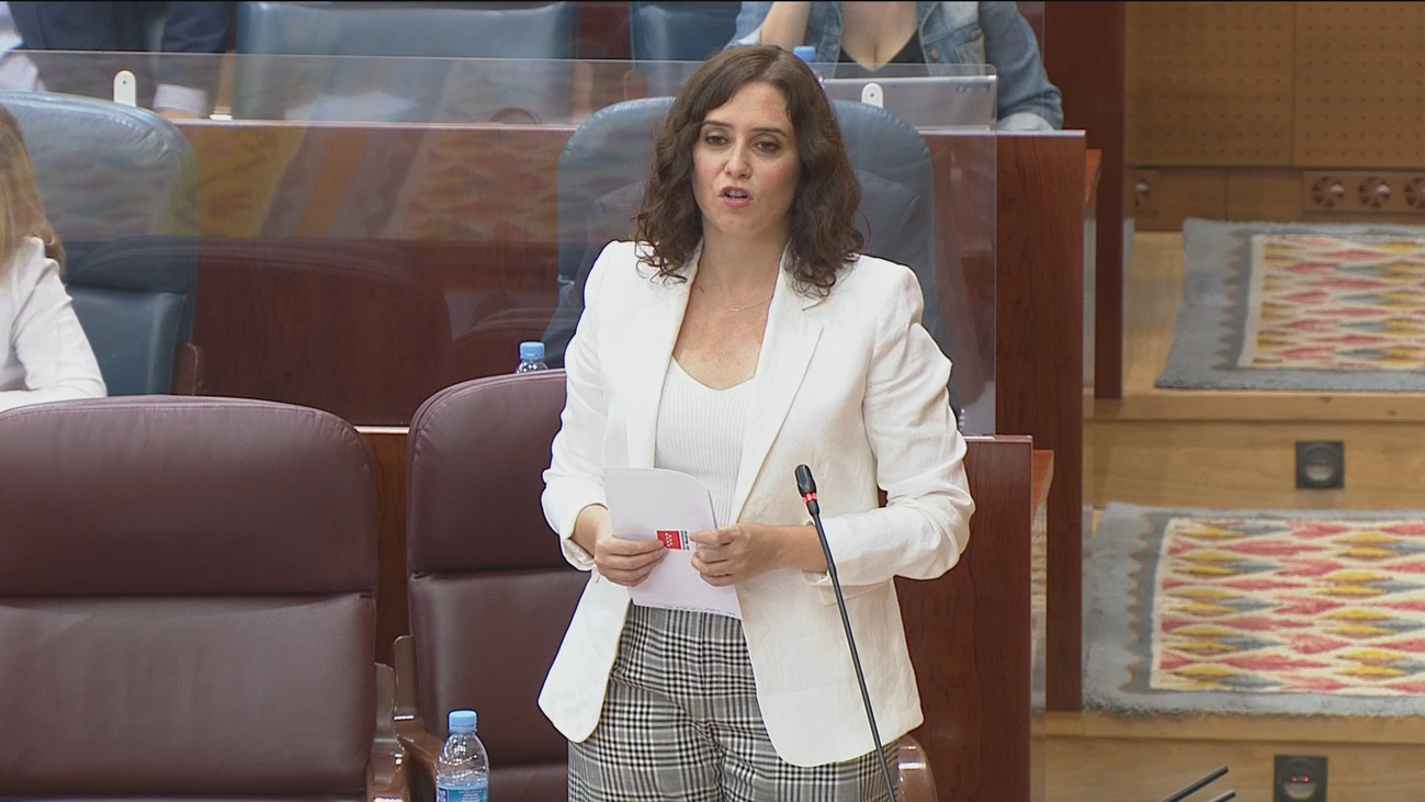 Ayuso pide que la EVAU sea igual en toda España y se abre a reducir consejerías en su Gobierno