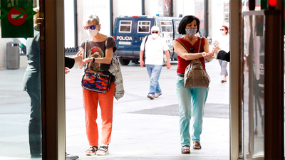 Se duplican los casos de coronavirus en España y se generaliza el uso de mascarilla frente al rebrote