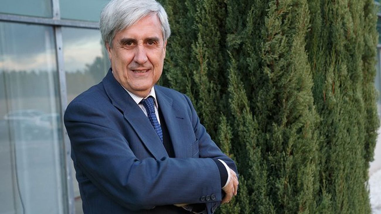 El investigador Juan José Badiola cree que "con gran probabilidad habrá vacuna en otoño"