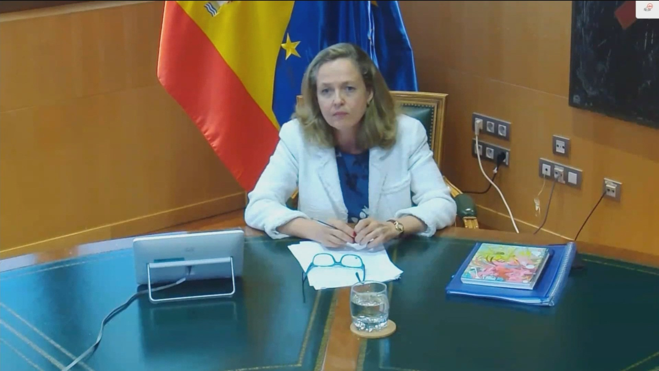 Calviño desvela que tenía "apalabrados" 10 votos en el Eurogrupo, pero alguien cambió de idea