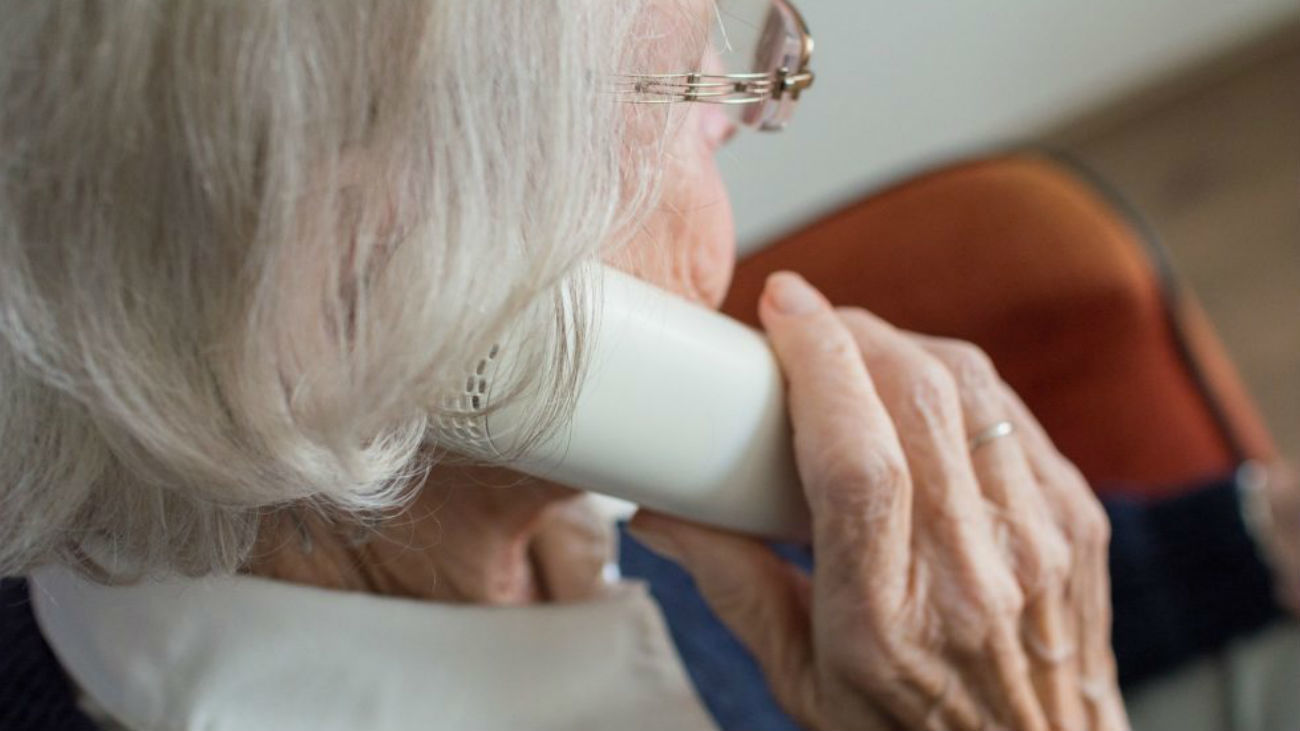 'Sal y vecinea', un proyecto  para concienciar sobre la  soledad de los mayores en la pandemia en tres barrios de Madrid