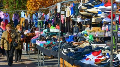 El mercadillo regresa a Torrejón con el 60% de sus puestos y la obligación de llevar mascarilla
