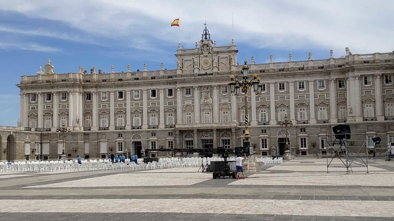Preparaciones en la Plaza de la Armería del Homenaje de Estado a las víctimas del coronavirus