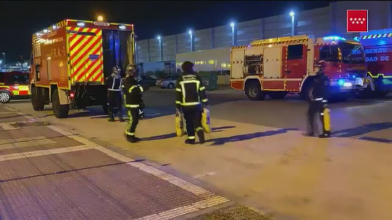 Arde una nave de reciclado electrónico en Torrejón sin que se produzcan heridos