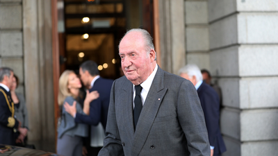 El rey Juan Carlos pudo introducir en España miles de euros a través de Barajas