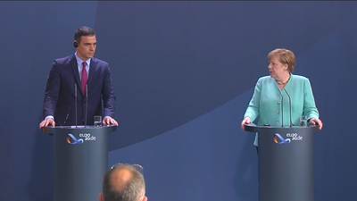 Angela Merkel muestra un mayor acercamiento y Sánchez pide "superar los vetos"