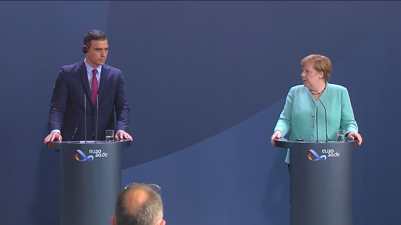 Angela Merkel muestra un mayor acercamiento y Sánchez pide "superar los vetos"