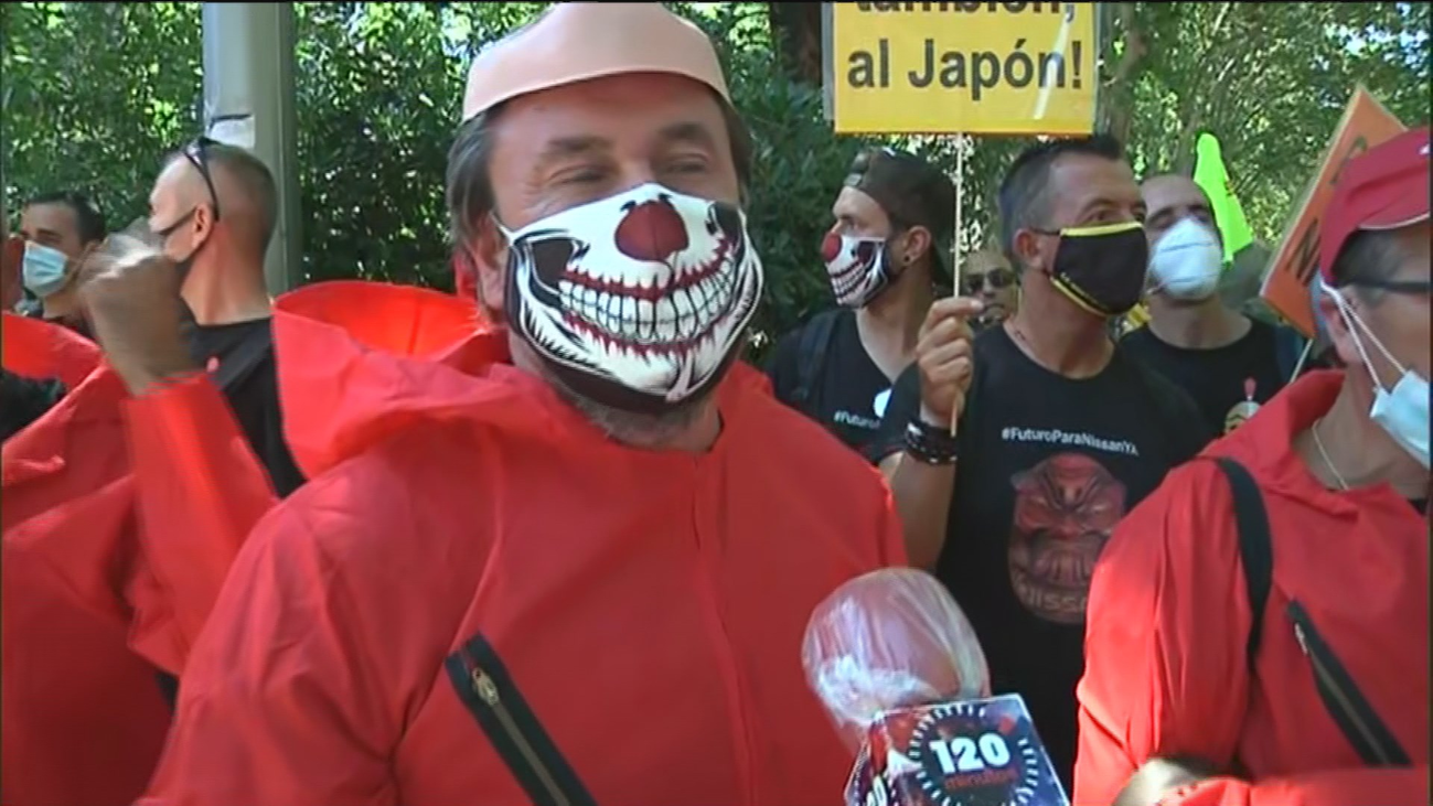 Unos 1.500 trabajadores de Nissan protestan en Madrid por cierre de fábricas