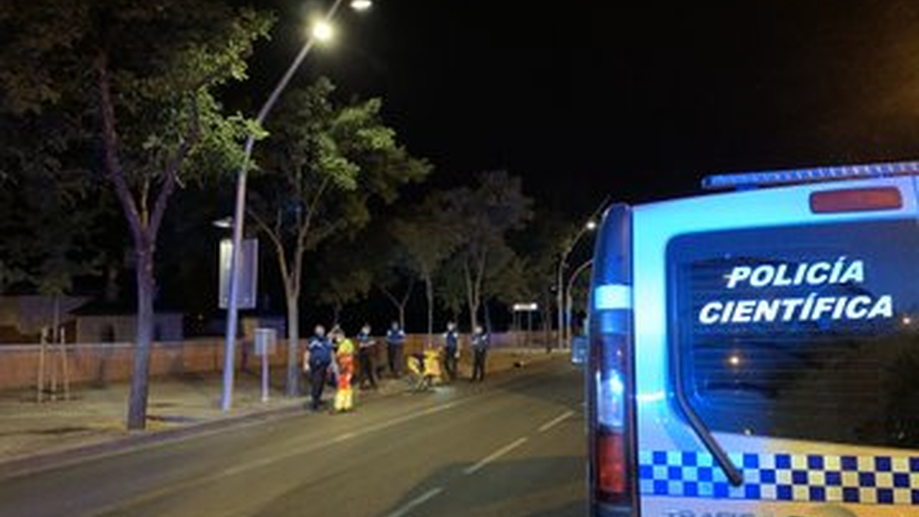Fallece un motorista de 25 años tras chocar con un semáforo  en el paseo de Virgen del Puerto