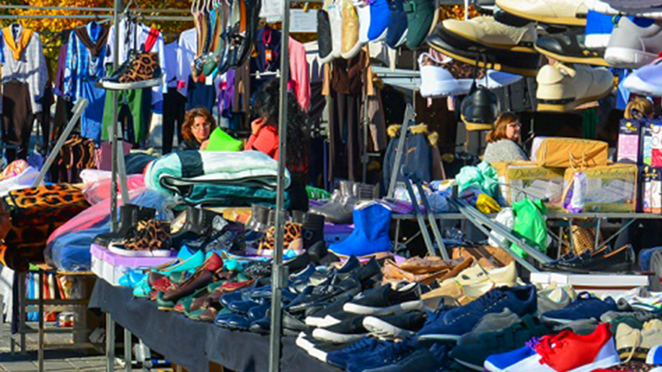 Visita al mercadillo de Torrejón en su vuelta tras el confinamiento