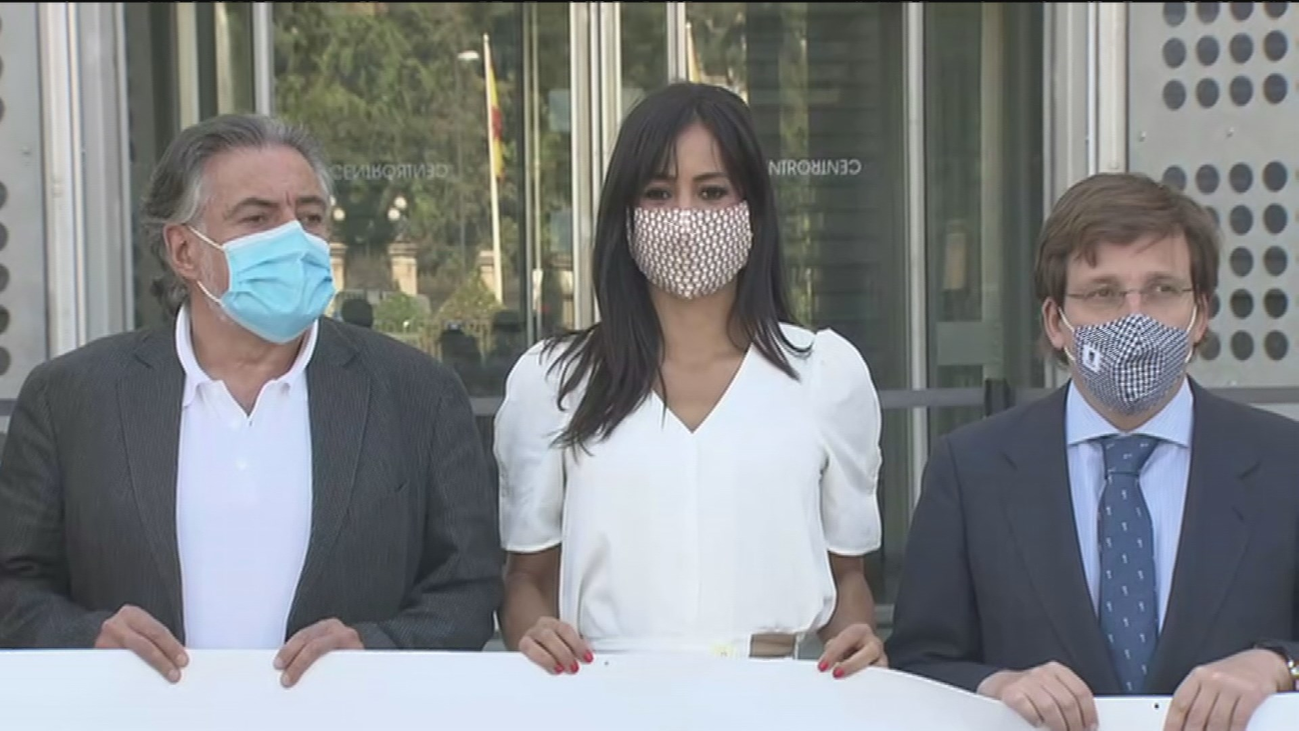 Emotivo minuto de silencio por la última víctima de violencia machista en Torrejón