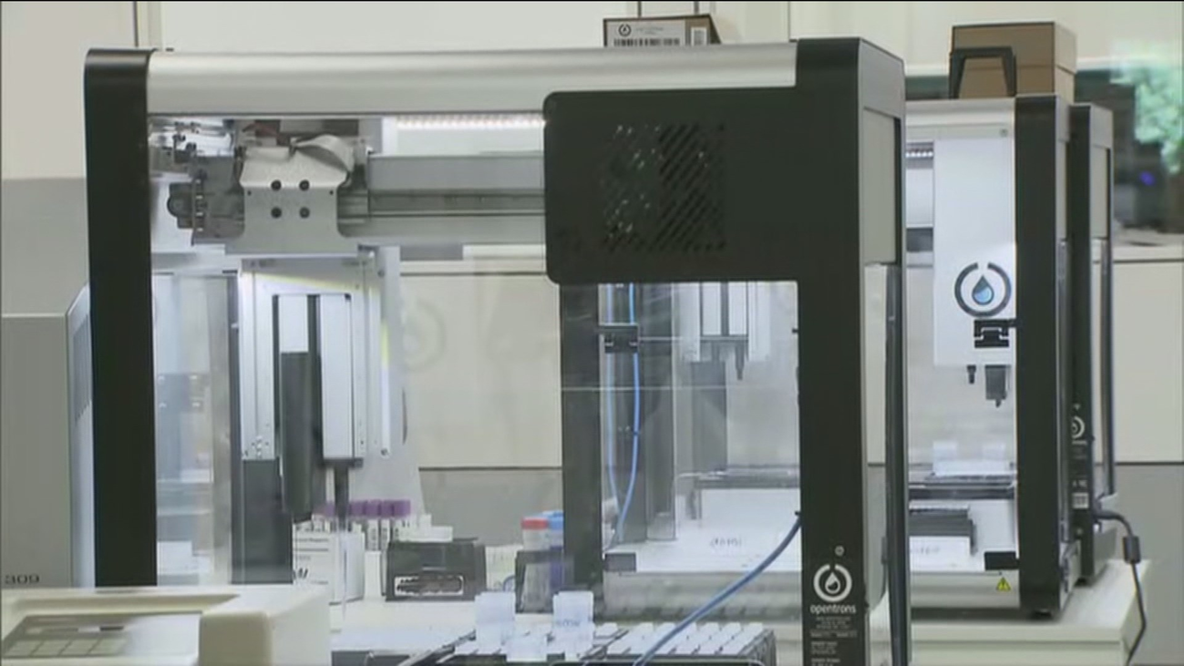 Estos son los robots que detectan el Covid 19 y pueden hacer más de un millón de pruebas el mes