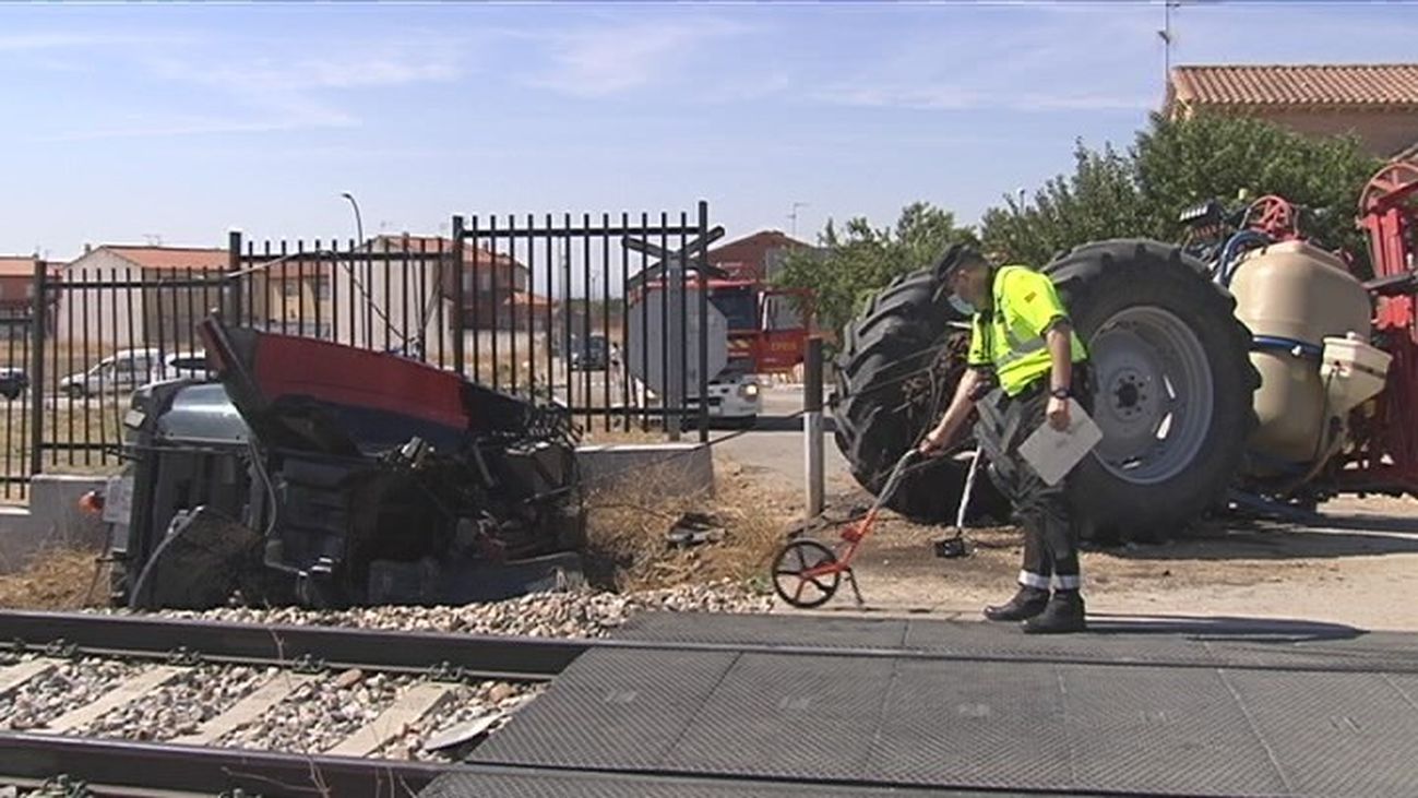 Un herido tras arrollar un tren a un tractor en Rielves, Toledo