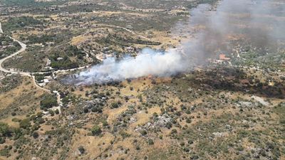Desalojadas más de 300 personas de un cámping en El Berrueco por un incendio cercano