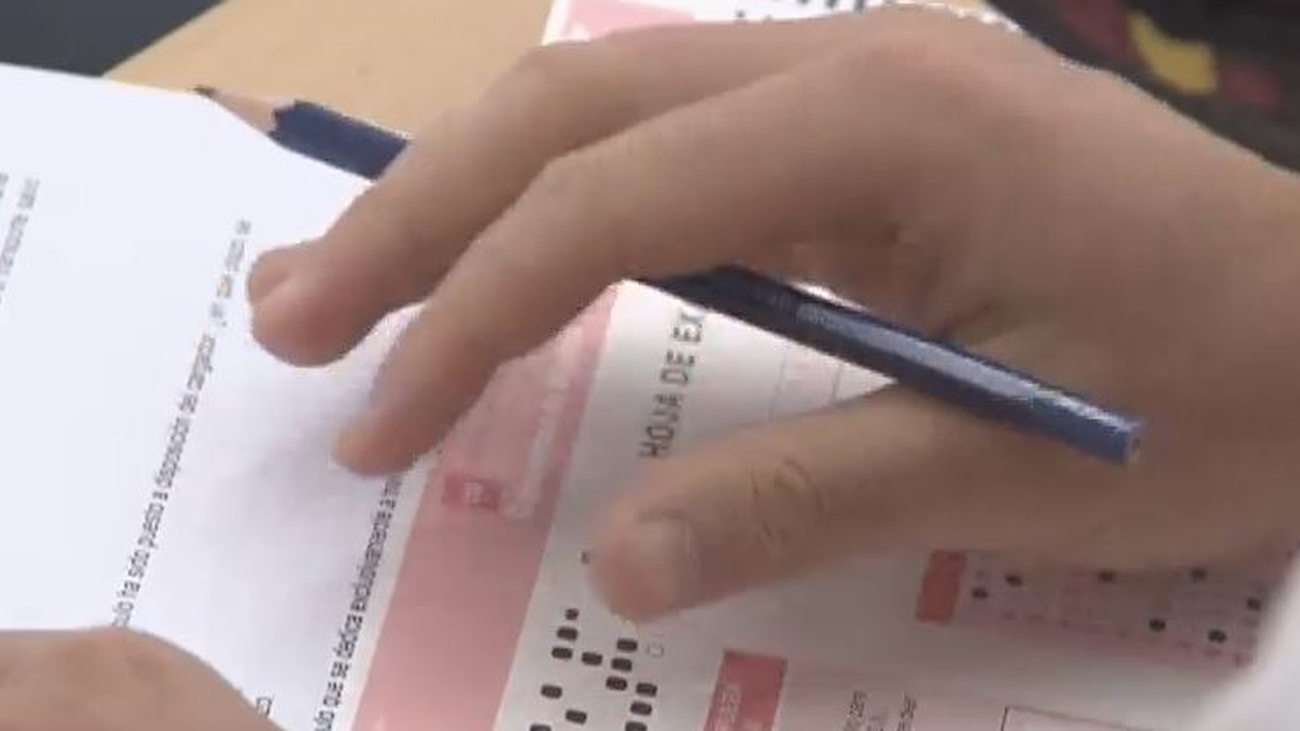 Casi mil conductores se presentan a la prueba  para conseguir el título oficial en Madrid