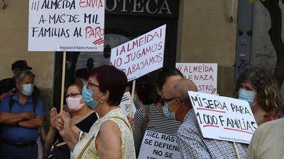Sigue el pulso por el Rastro y Almeida pide "comprensión" a los comerciantes