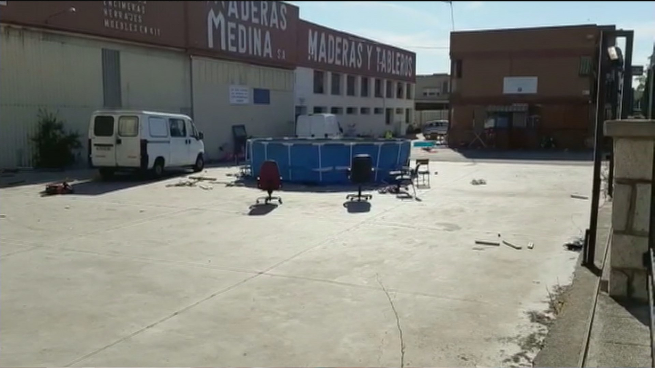 Un clan ocupa una fábrica abandonada de Fuenlabrada e instala una piscina para sus familiares