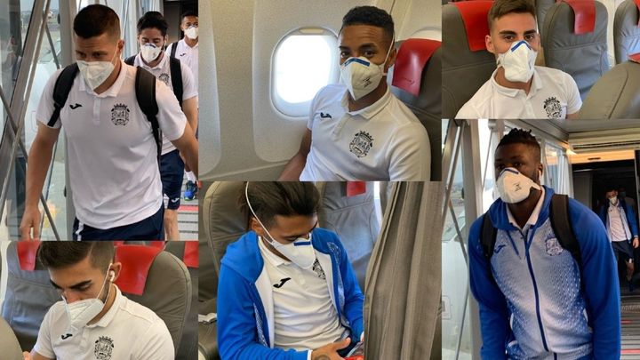 Jugadores del CF Fuenlabrada con mascarillas / @CFUENLABRADASAD
