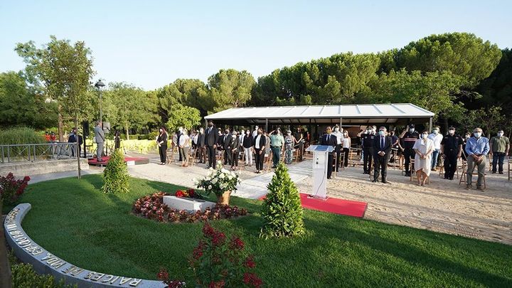 Homenaje a las víctimas del covid-19 en Móstoles / @AytoMostoles