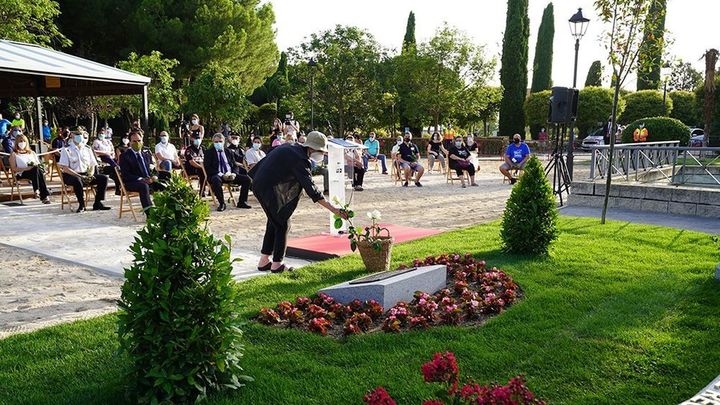 Homenaje a las víctimas del covid-19 en Móstoles / @AytoMostoles