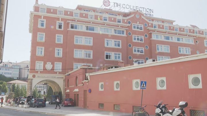 Hotel donde se encuentra confinada la plantilla del Fuenlabrada en A Coruña / REDACCIÓN