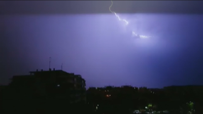 Noche de fuertes tormentas en Madrid, que se olvida por un día del aviso amarillo por el calor
