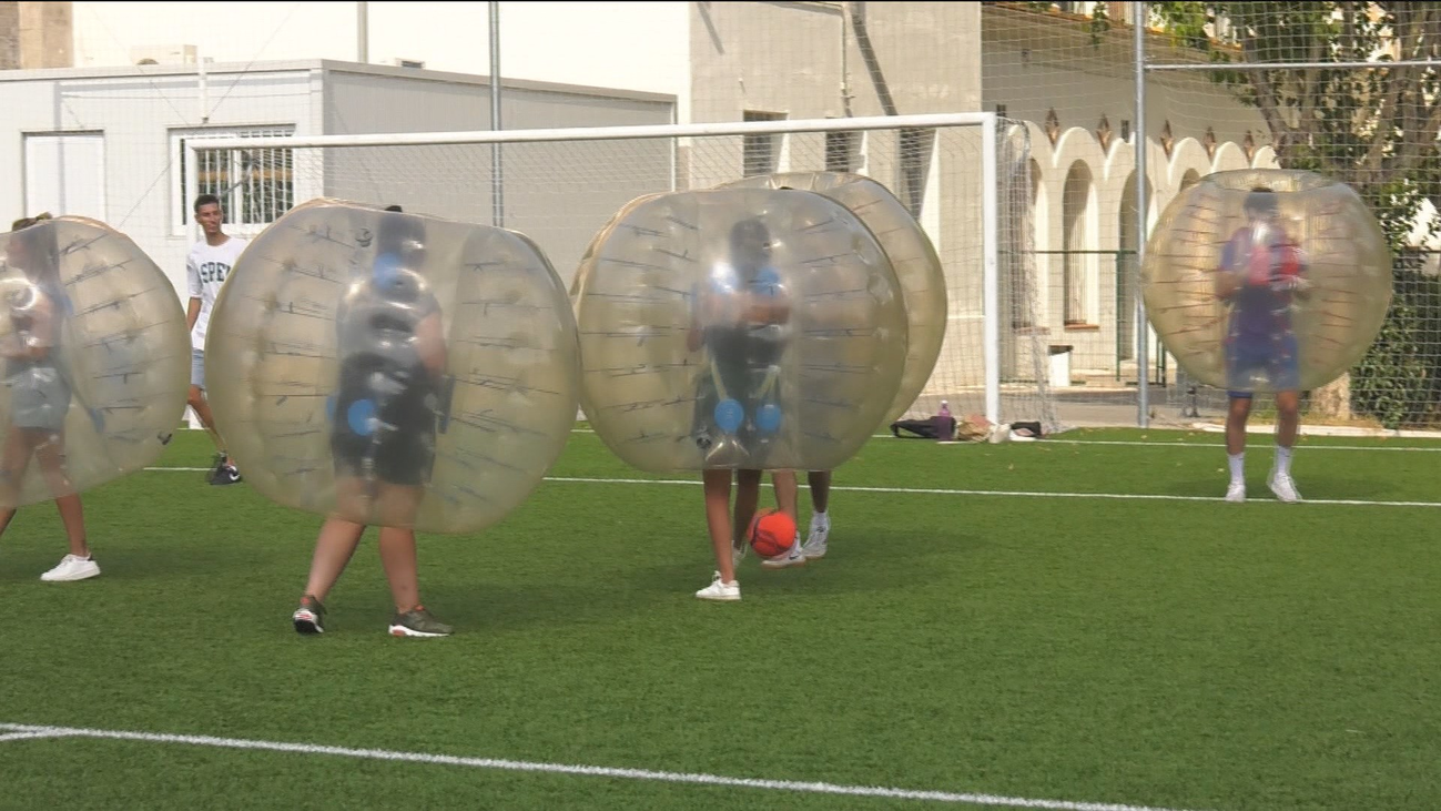 El fútbol burbuja, una alternativa para divertirse en tiempos del covid-19