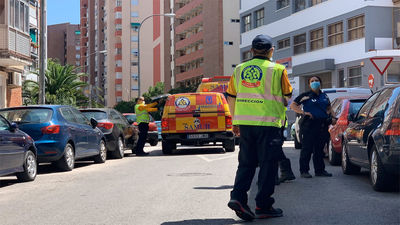 Herido muy grave al caer desde un cuarto piso mientras limpiaba los cristales en Ciudad Lineal