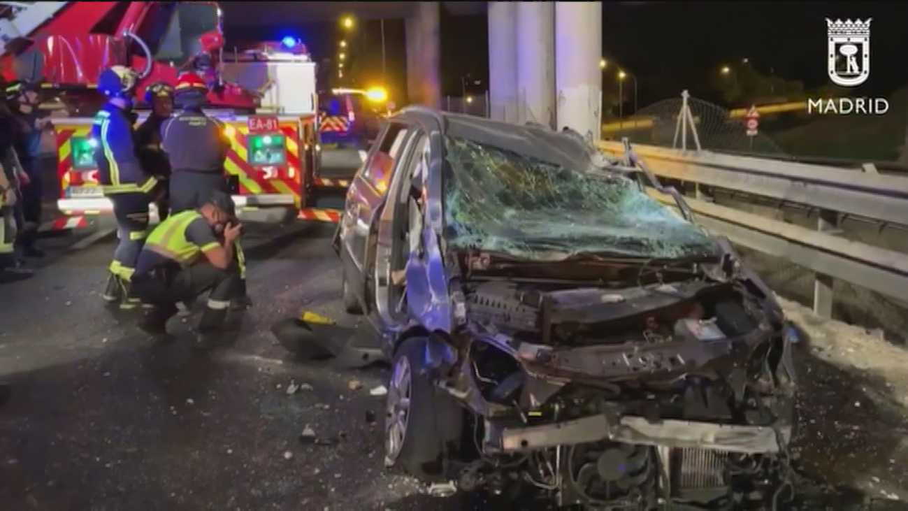 Herido muy grave al salirse su turismo de la M-40 y precipitarse desde un puente a la A-3