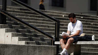 Madrid celebra con descuentos un atípico Día del Libro marcado por la pandemia