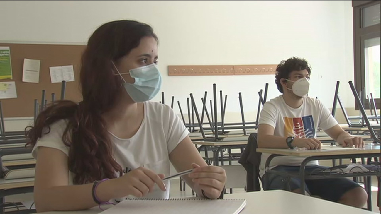 La incertidumbre sobre si se podrá garantizar la distancia en la vuelta al cole preocupa a padres y profesores