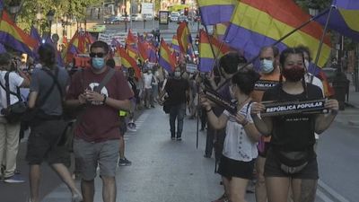 Centenares de personas se manifiestan en Madrid contra la monarquía '"corrupta'"