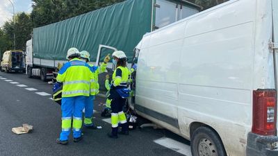Dos heridos graves en un accidente en la A-4, en Pinto