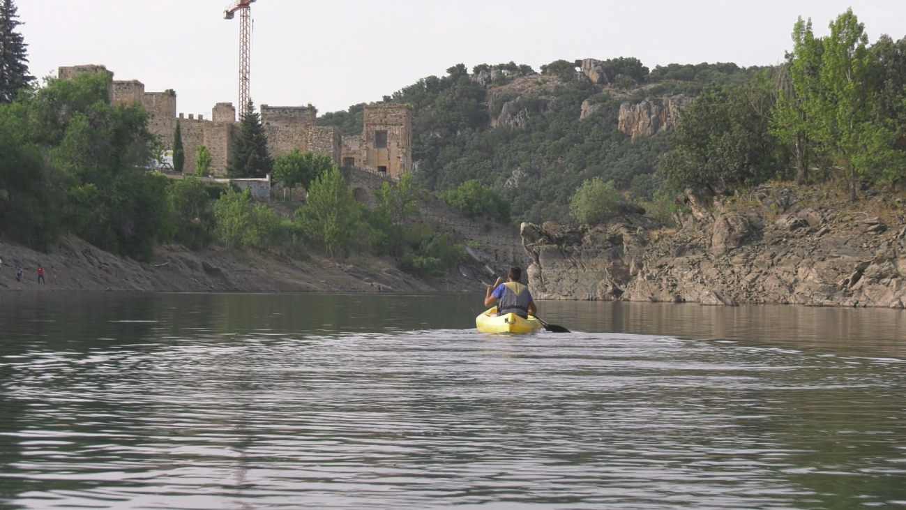 Una tarde de piragua en Buitrago del Lozoya