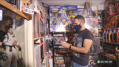 Conocemos a Adolfo, un auténtico coleccionista de juguetes