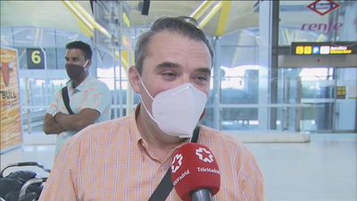 Resignación y enfado en los viajeros de Barajas que retornan al Reino Unido