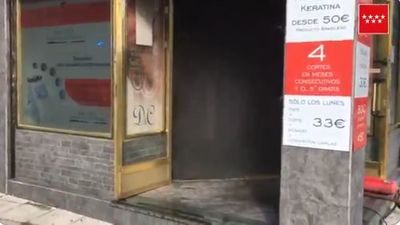 Un incendio destroza una peluquería de Parla