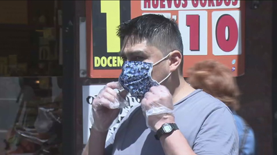 Madrid impone la mascarilla y Cataluña prohíbe los botellones