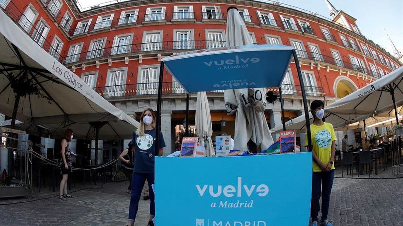 Stand en la Plaza Mayor para promocionar el turismo en Madrid capital