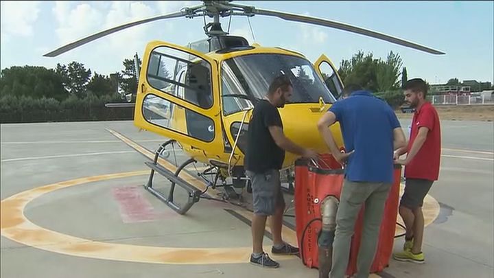 Helicóptero apaga fuegos / REDACCIÓN