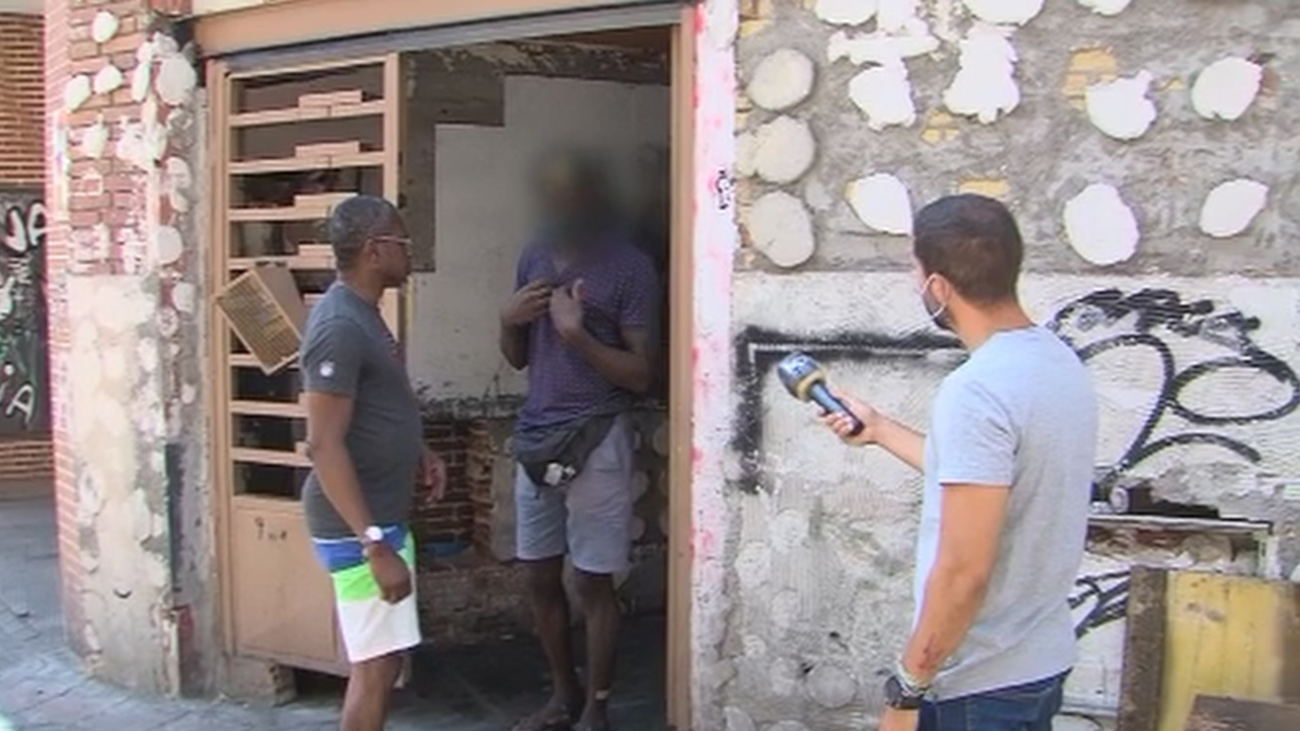 Robos, incendios y reyertas en un edificio okupado en Carabanchel