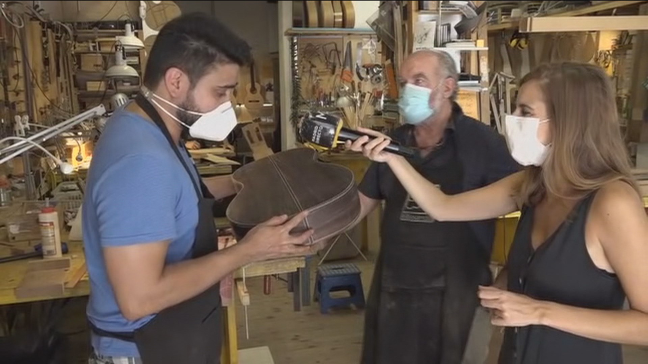Única escuela para construir guitarras desde cero en Chamberí