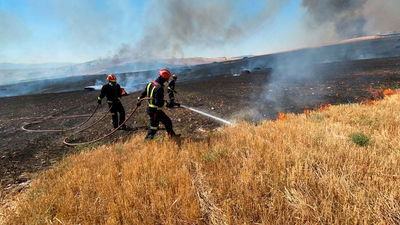Controlado el incendio de Valdepiélagos que obligó a desalojar dos urbanizaciones