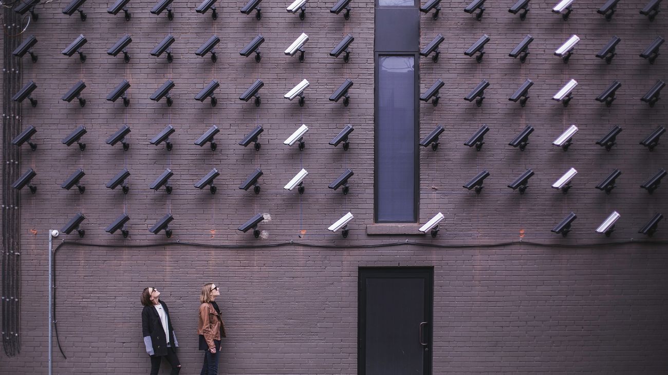 Mi cámara y yo: Nos vigilan